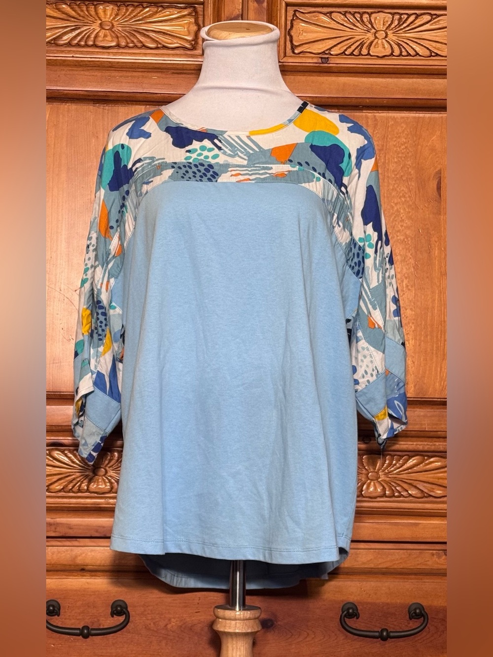 easel Light Blue Knit Top with Multicolor Floral Raglan
